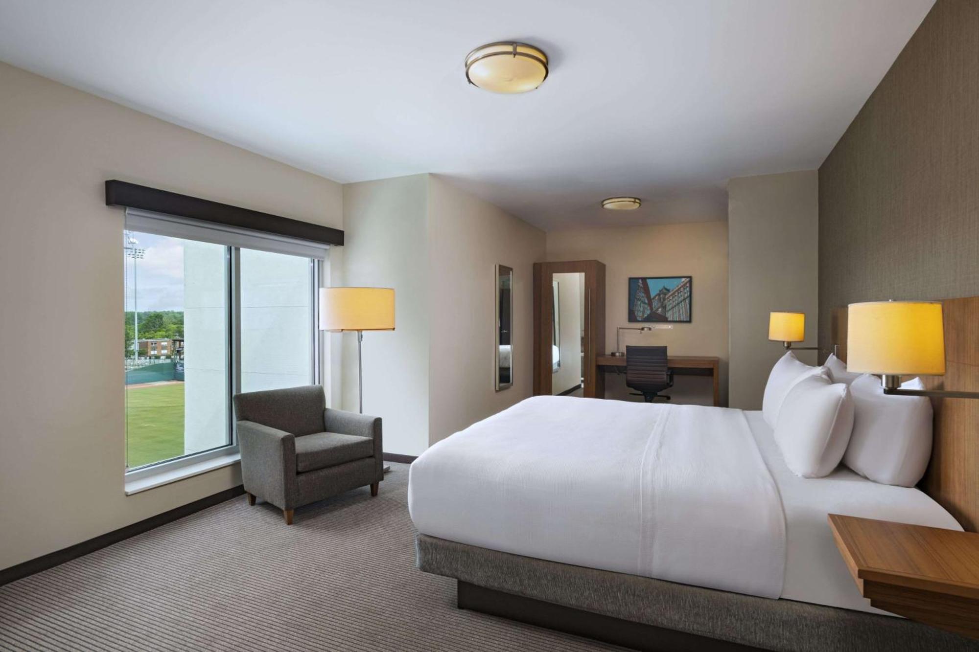 Hyatt Place Greensboro Downtown Екстер'єр фото