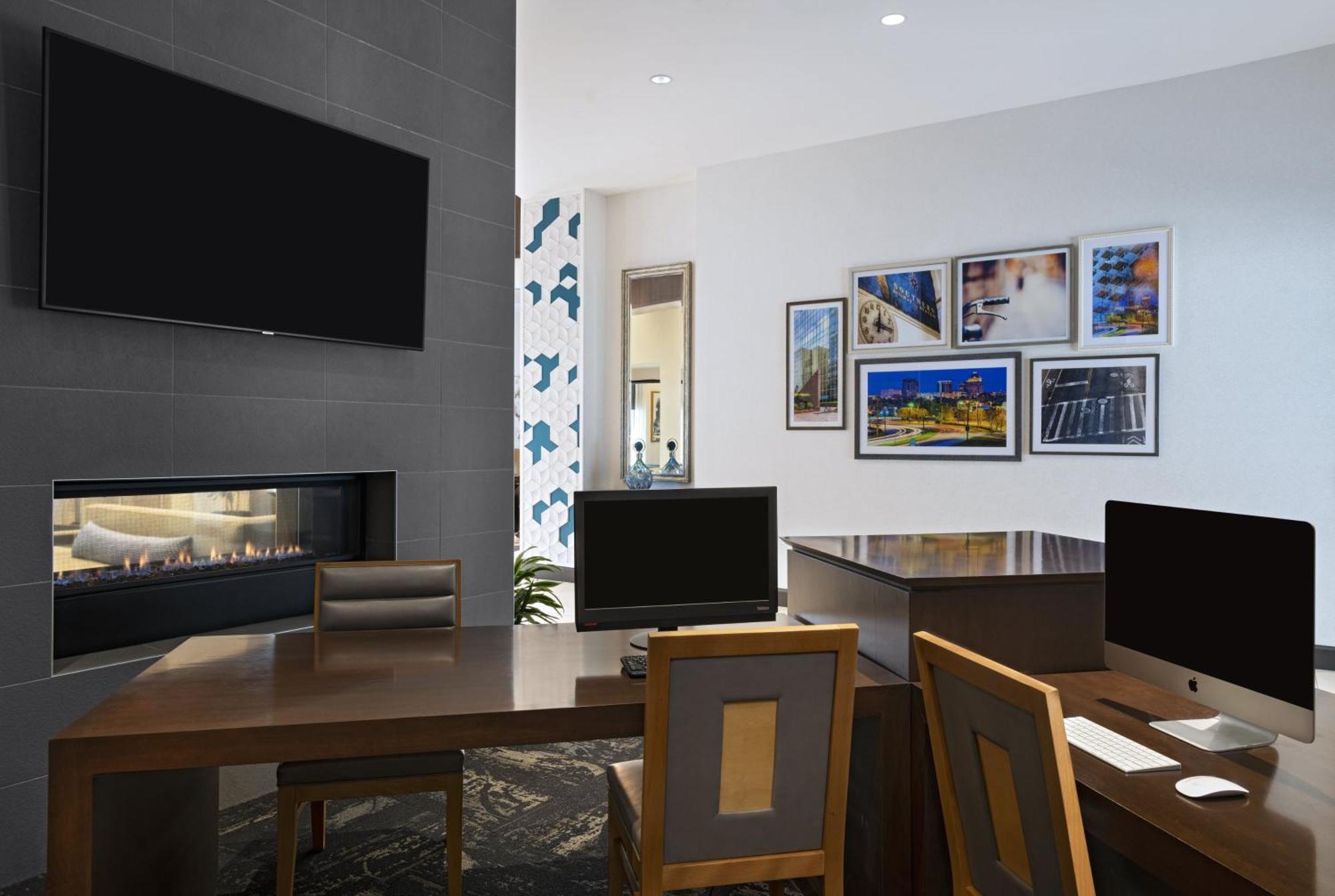 Hyatt Place Greensboro Downtown Екстер'єр фото