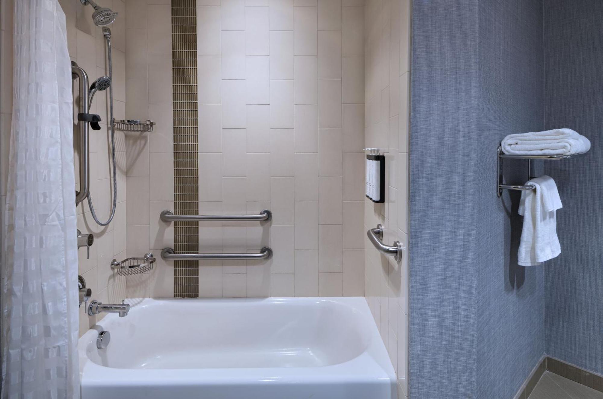 Hyatt Place Greensboro Downtown Екстер'єр фото